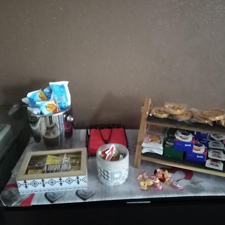 Emmanueli65 Fronte Clinica Per 5 Matrimoniale 2 Singoli 1 Divano Letto Piacenza Exteriér fotografie
