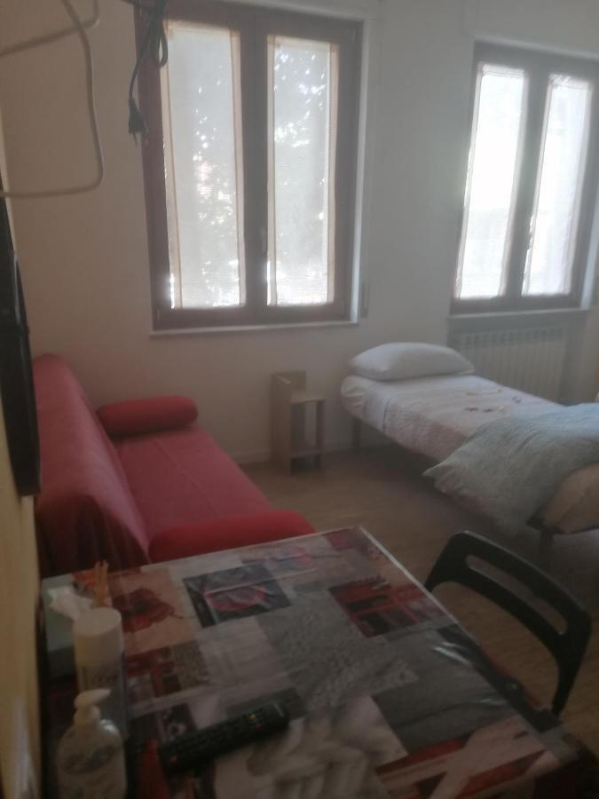 Emmanueli65 Fronte Clinica Per 5 Matrimoniale 2 Singoli 1 Divano Letto Piacenza Exteriér fotografie