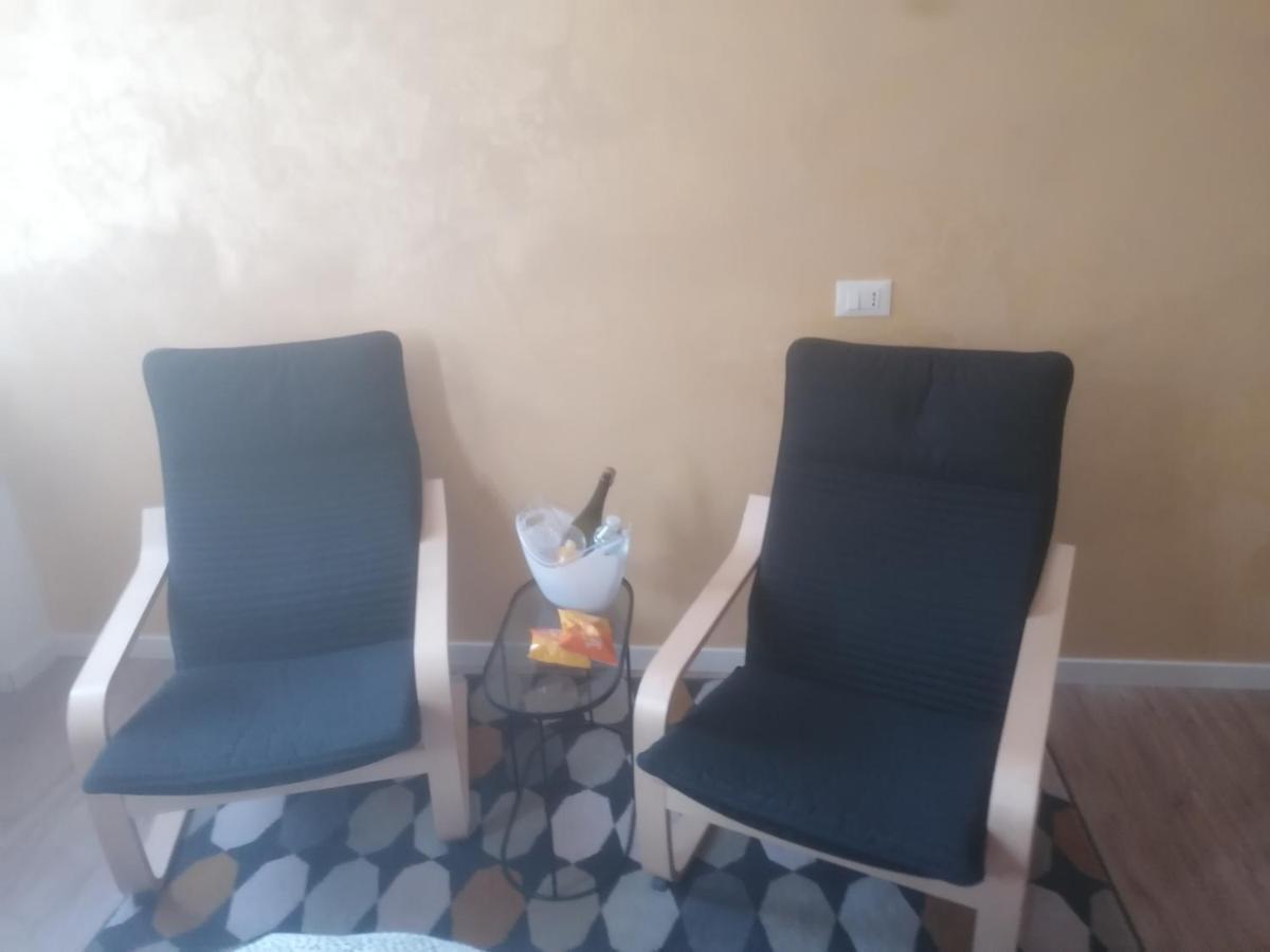 Emmanueli65 Fronte Clinica Per 5 Matrimoniale 2 Singoli 1 Divano Letto Piacenza Exteriér fotografie